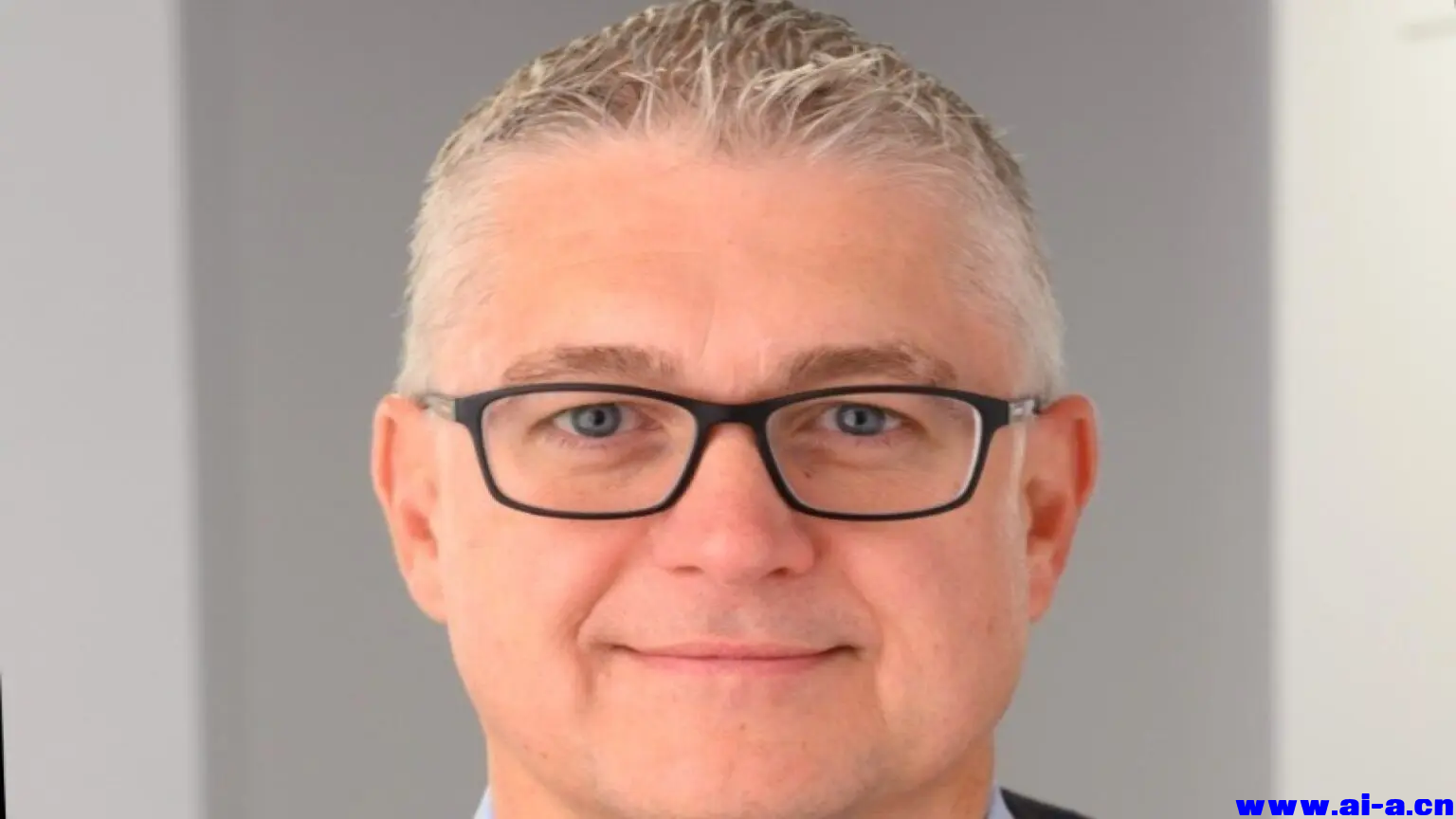 Johannes Mario Kahlert-CEO.png